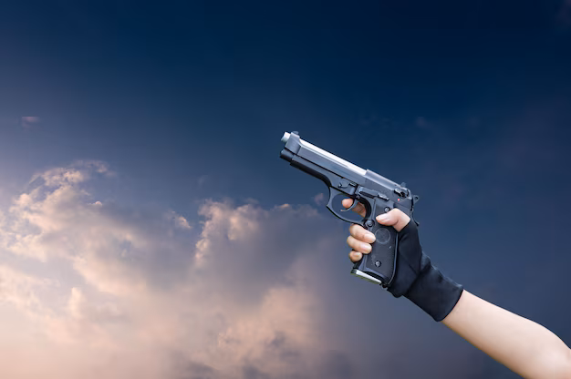 ПОЛИЦАЈЦИ ПУКАЛЕ ВО ВОЗДУХ