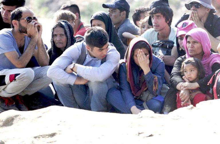 МИГРАНТИ СПАСЕНИ ОД НАФТЕНА ПЛАТФОРМА