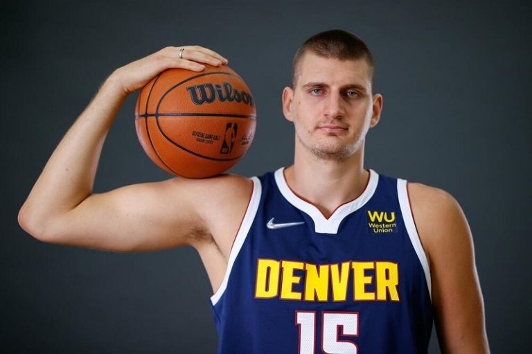 КРИТИКИ ЗА ЈОКИЌ